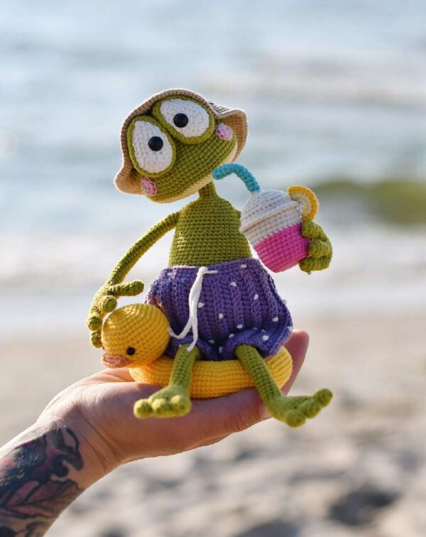🌞🐸 Froggy Amigurumi Crochet Pattern – Intermediate Plush Toy with Summer Accessories 🌴🍋 - Image 5
