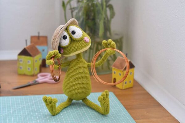 🌞🐸 Froggy Amigurumi Crochet Pattern – Intermediate Plush Toy with Summer Accessories 🌴🍋 - Image 12