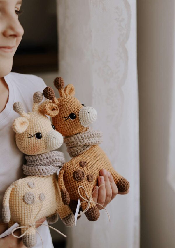 🦒✨ Diana Patskun’s Charming Giraffe Amigurumi Crochet Pattern – 20 × 14 cm Handmade Plush Friend 🌿🧶 - Image 2