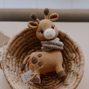 🦒✨ Diana Patskun’s Charming Giraffe Amigurumi Crochet Pattern – 20 × 14 cm Handmade Plush Friend 🌿🧶