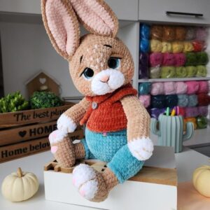🐰 Oliver the Bunny – Amigurumi Crochet Pattern (Fairy-Tale Style with Vest)